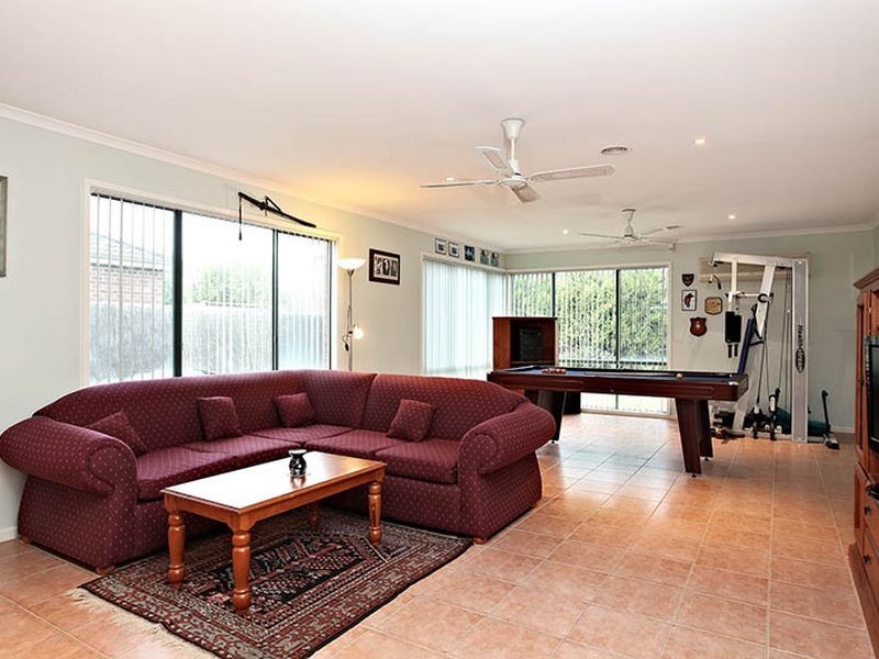 8 Parkside Walk, Hoppers Crossing VIC 3029