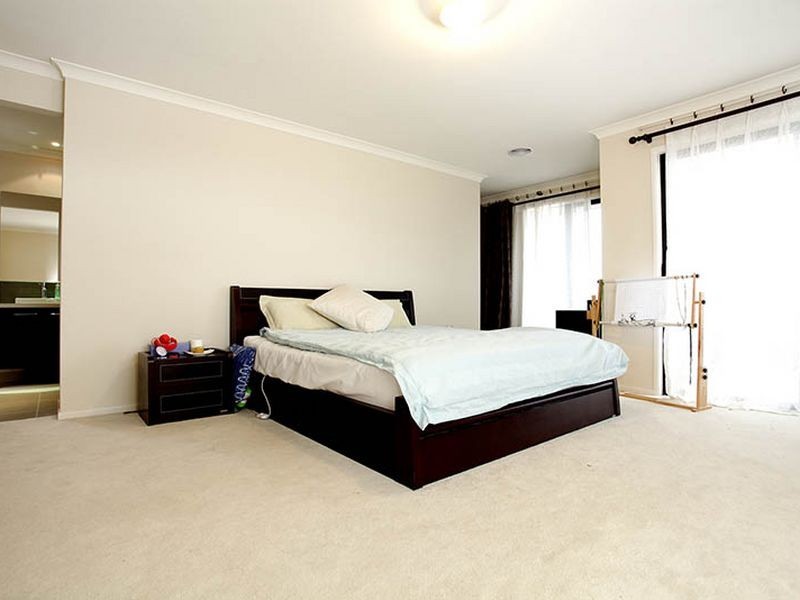 25 Tobago Avenue, Point Cook VIC 3030