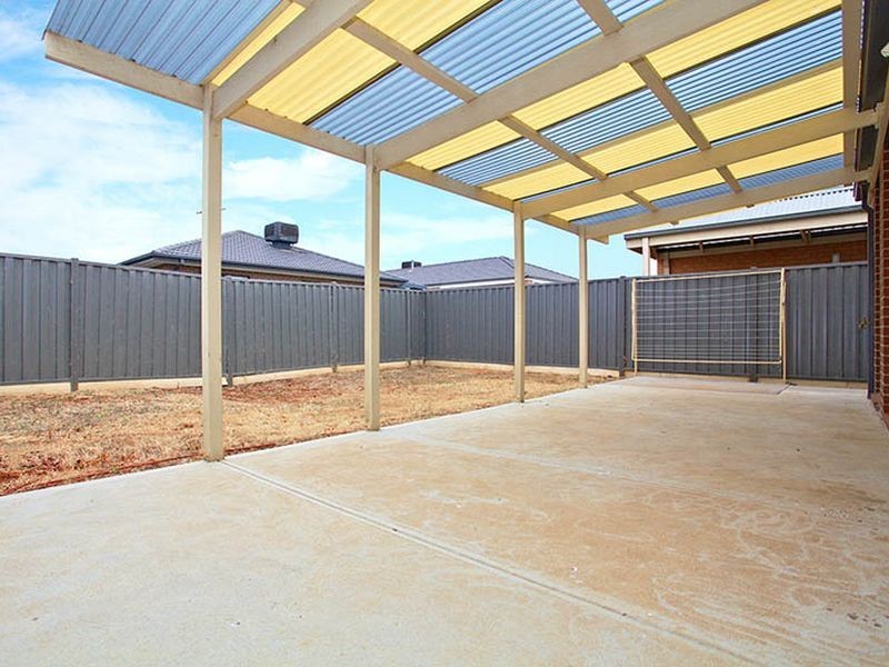 60 Weavers Street, Wyndham Vale VIC 3024