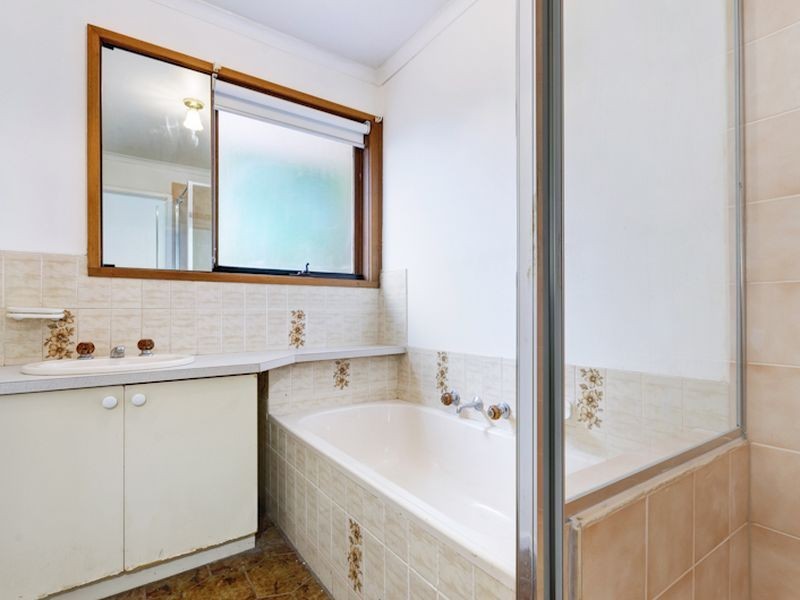 12 Bayview Crescent, Hoppers Crossing VIC 3029