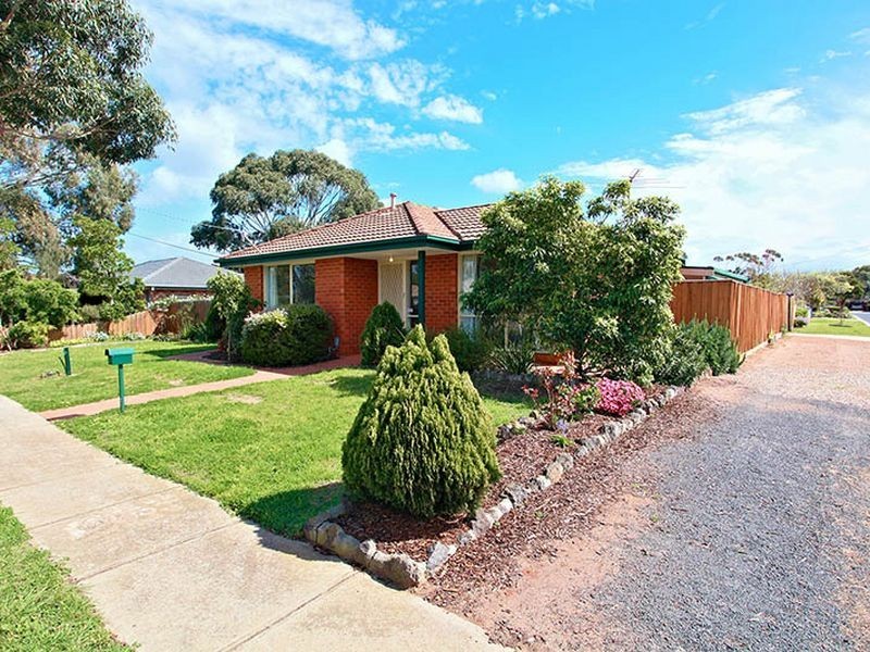 37 Hawkesbury Road, Werribee VIC 3030
