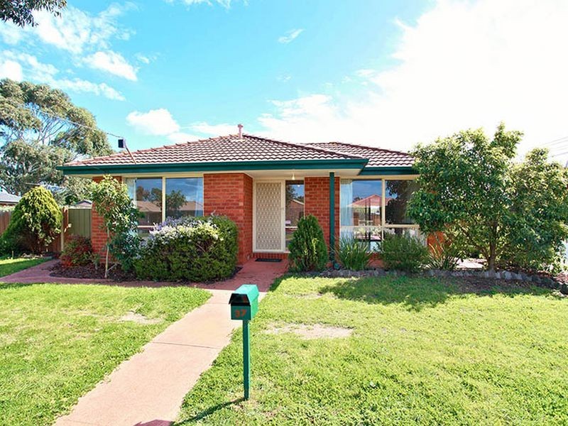 37 Hawkesbury Road, Werribee VIC 3030