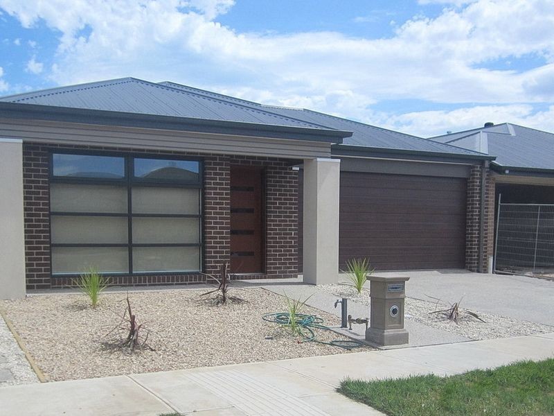 12 Knight Avenue, Point Cook VIC 3030