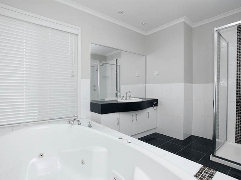 299 Hogans Road, Hoppers Crossing VIC 3029