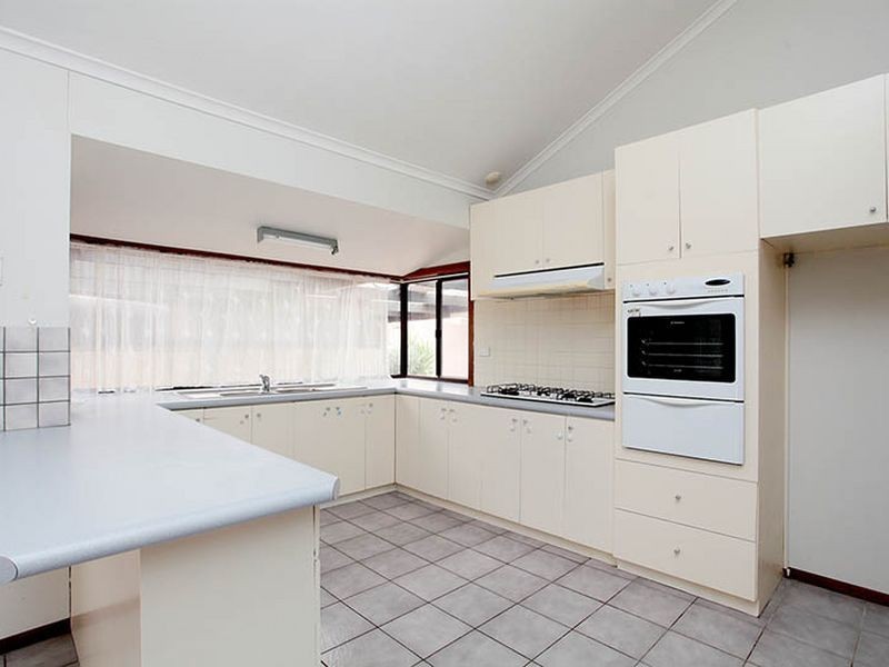 14 Kingfisher Court, Werribee VIC 3030