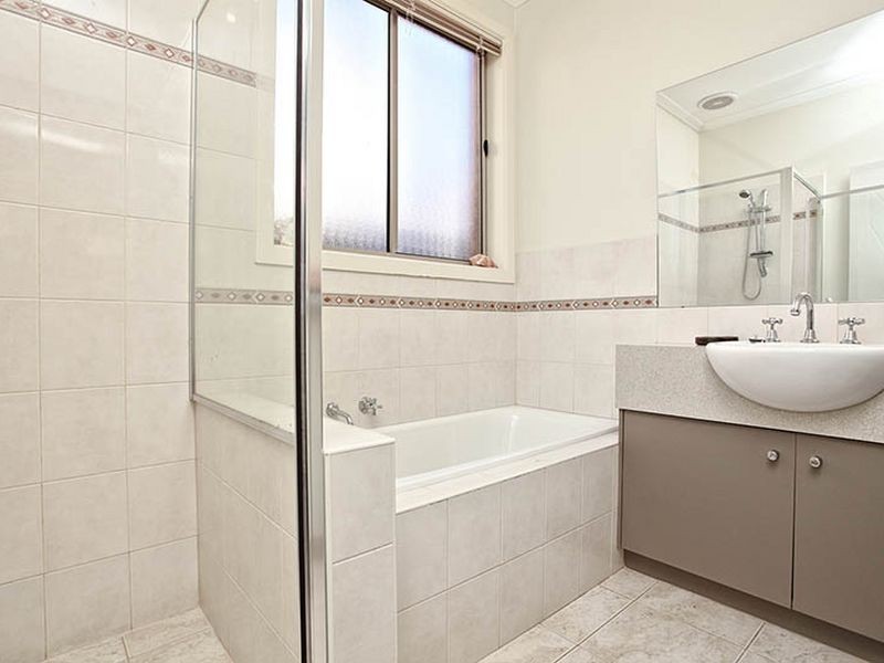 4/4 Georgia Crescent, Werribee VIC 3030