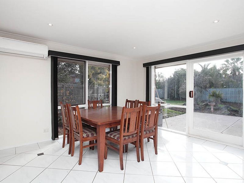 16 Reynolds Court, Werribee VIC 3030