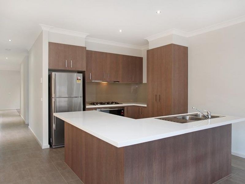 36 Timbarra Drive, Werribee VIC 3030