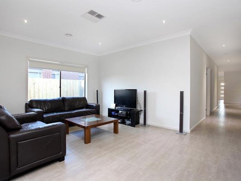 36 Timbarra Drive, Werribee VIC 3030