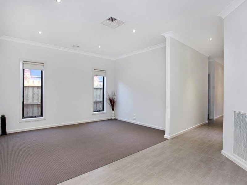 36 Timbarra Drive, Werribee VIC 3030