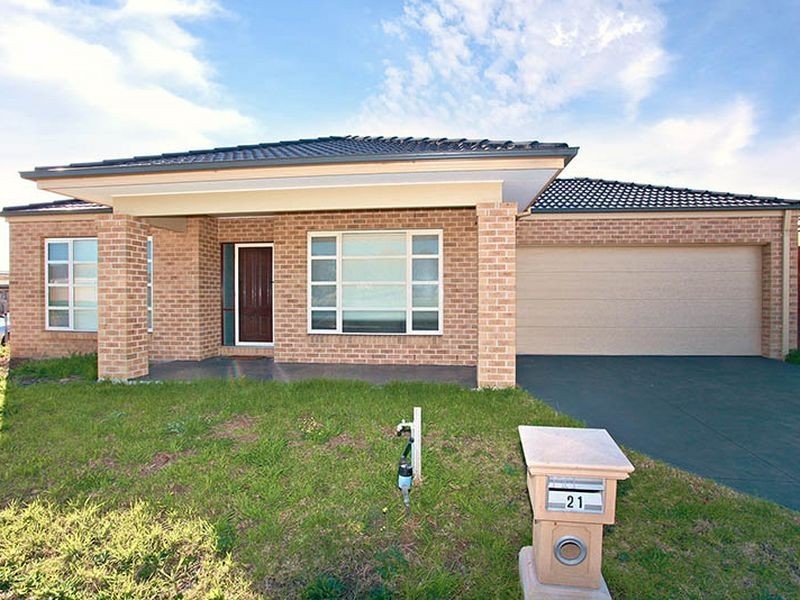 21 Cloudy Crescent, Point Cook VIC 3030