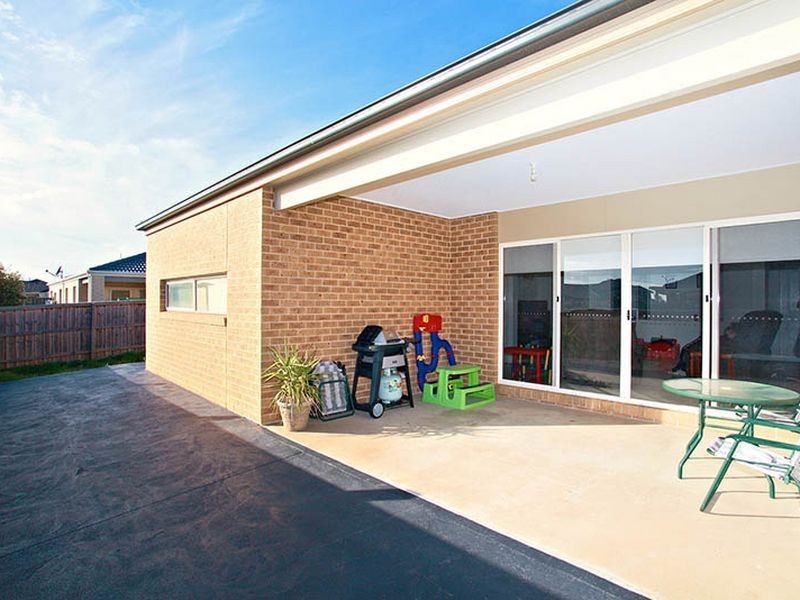 21 Cloudy Crescent, Point Cook VIC 3030