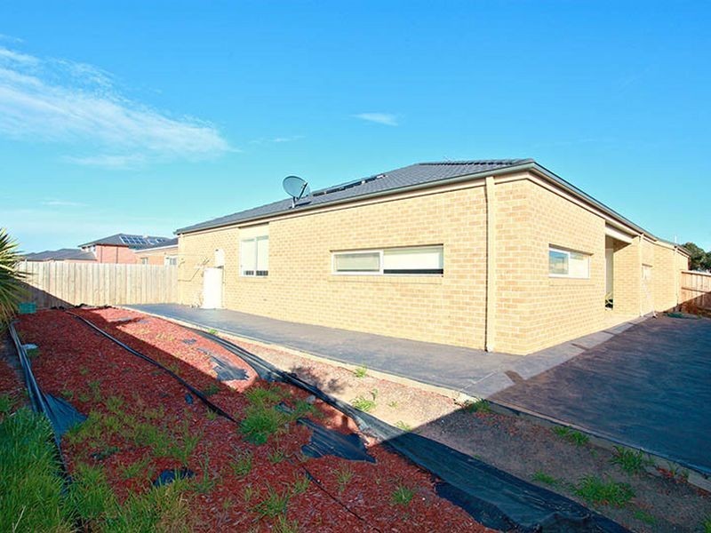 21 Cloudy Crescent, Point Cook VIC 3030