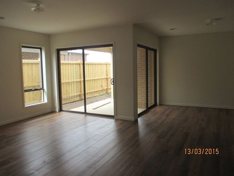 10 Knight Avenue, Point Cook VIC 3030