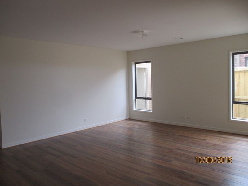 10 Knight Avenue, Point Cook VIC 3030