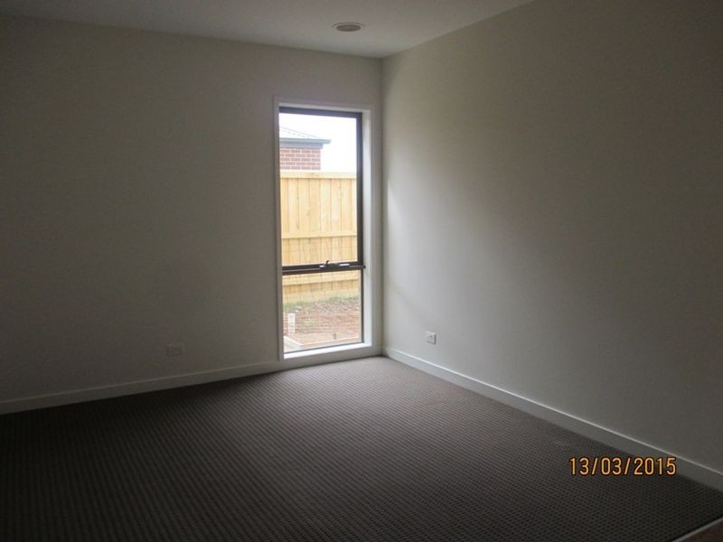 10 Knight Avenue, Point Cook VIC 3030