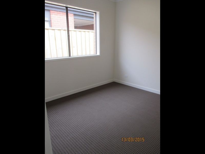 10 Knight Avenue, Point Cook VIC 3030