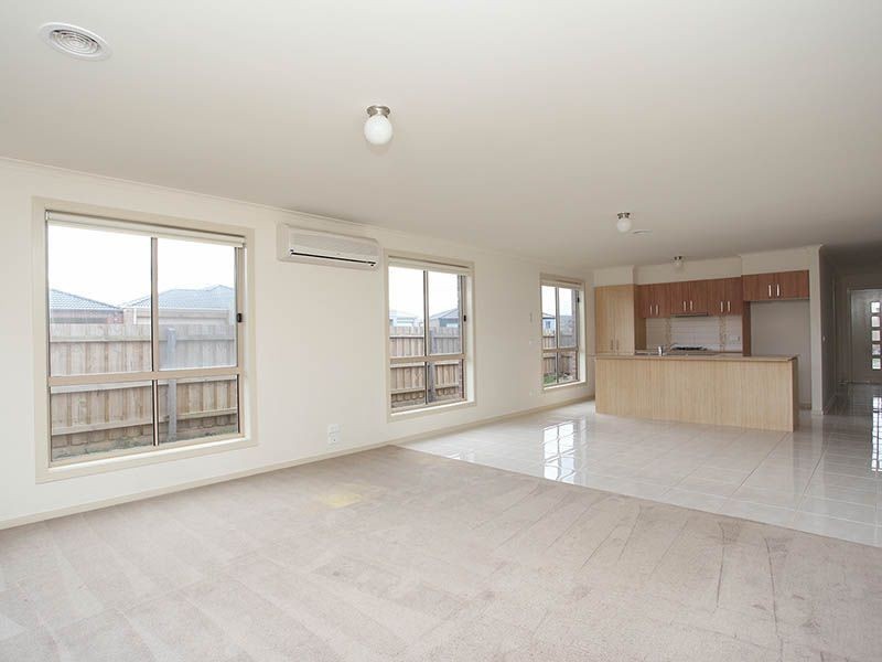16 Galeff Avenue, Truganina VIC 3029