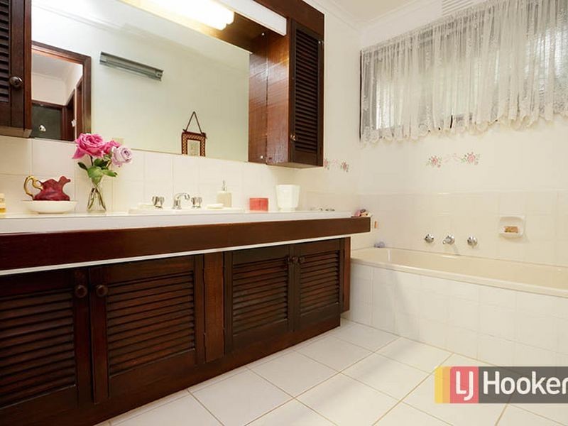 2 Greenhill Crescent, Wyndham Vale VIC 3024