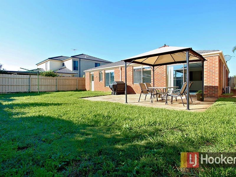 10 Chestnut Grove, Werribee VIC 3030