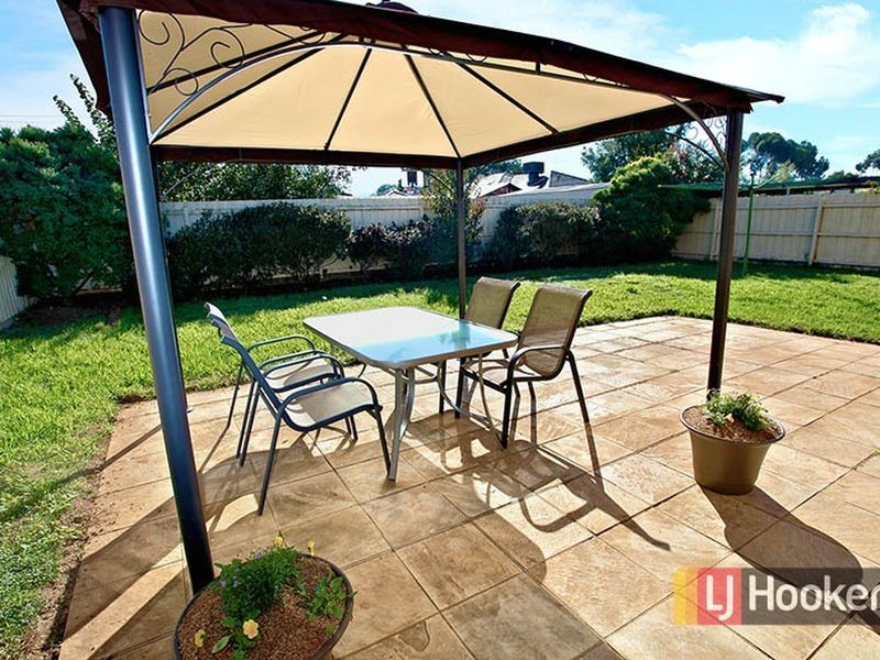 10 Chestnut Grove, Werribee VIC 3030