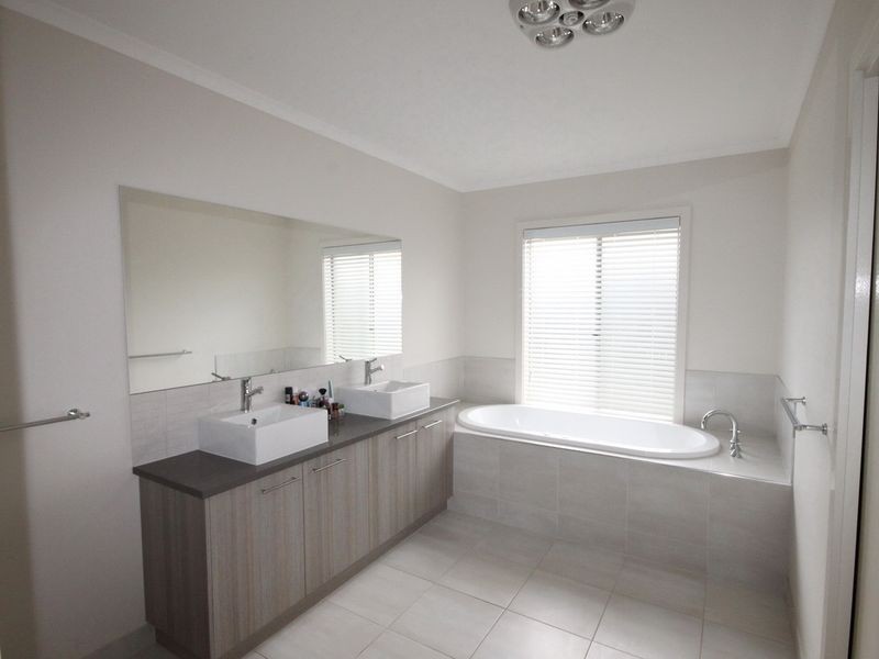 51 Lamington Drive, Tarneit VIC 3029