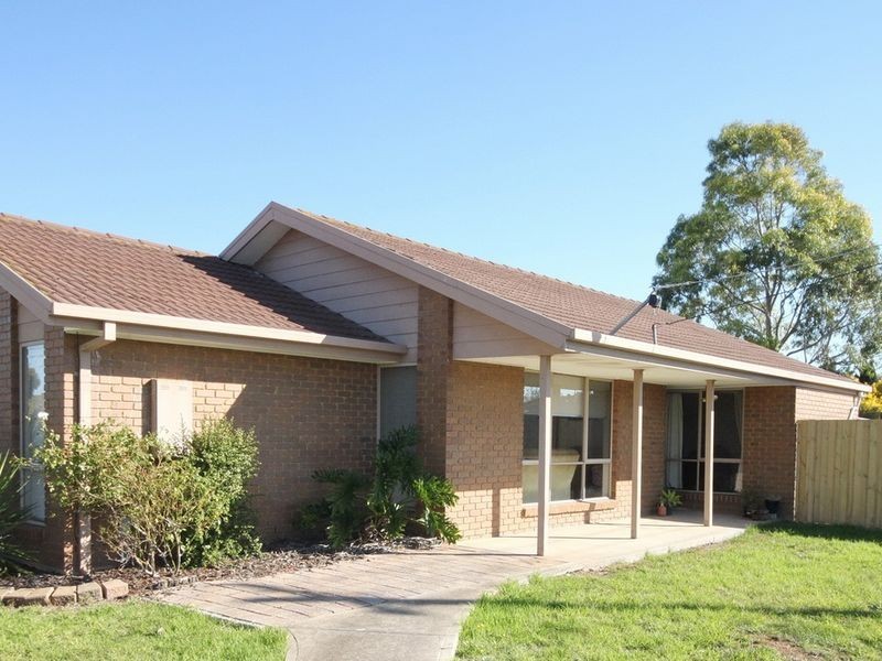 11 Songlark Crescent, Werribee VIC 3030