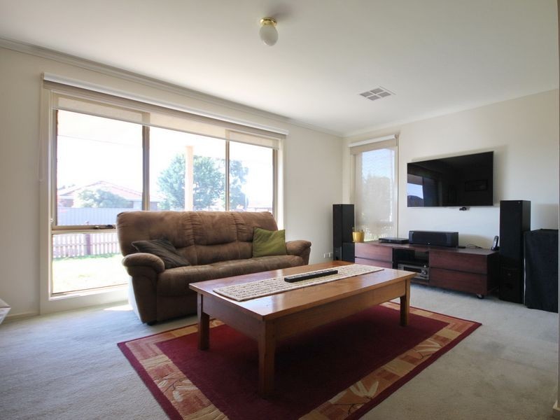 11 Songlark Crescent, Werribee VIC 3030