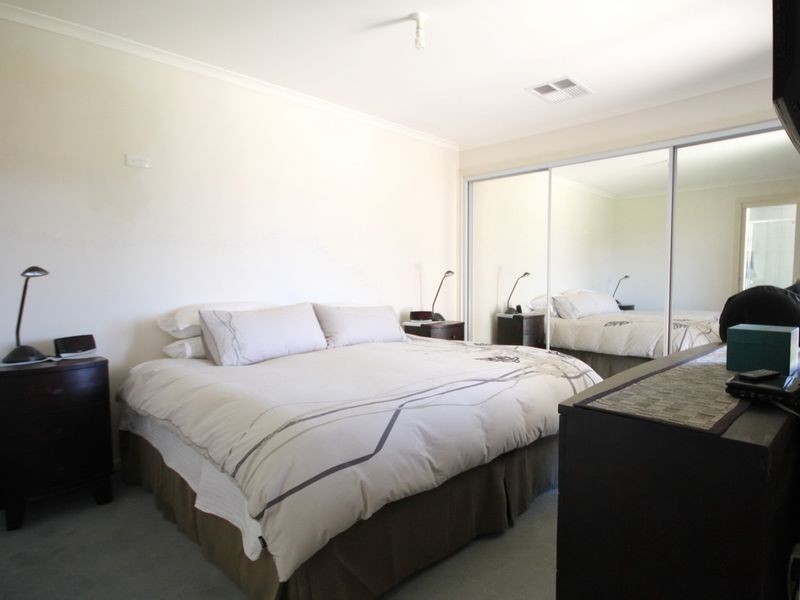 11 Songlark Crescent, Werribee VIC 3030