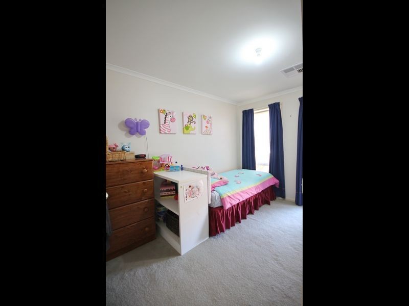 11 Songlark Crescent, Werribee VIC 3030