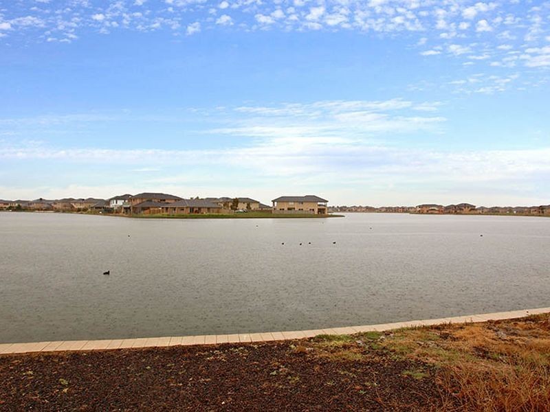 225 Sanctuary Lakes South Boulevard, Sanctuary Lakes VIC 3030