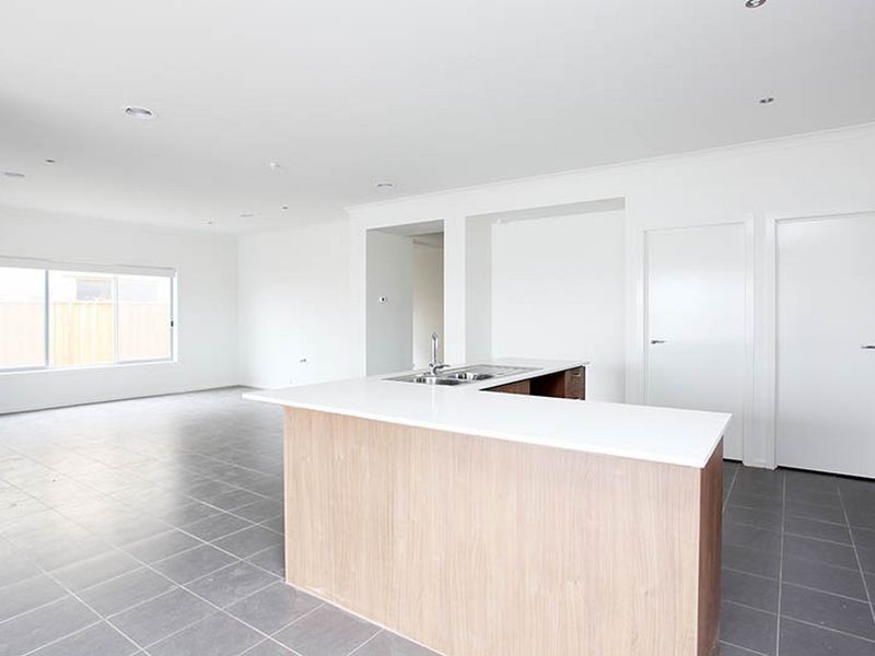 64. Sanctuary Lakes East Boulevard, Sanctuary Lakes VIC 3030