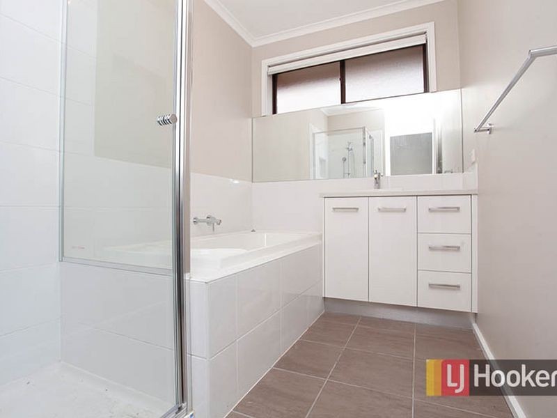 24 Huntingfield Drive, Hoppers Crossing VIC 3029