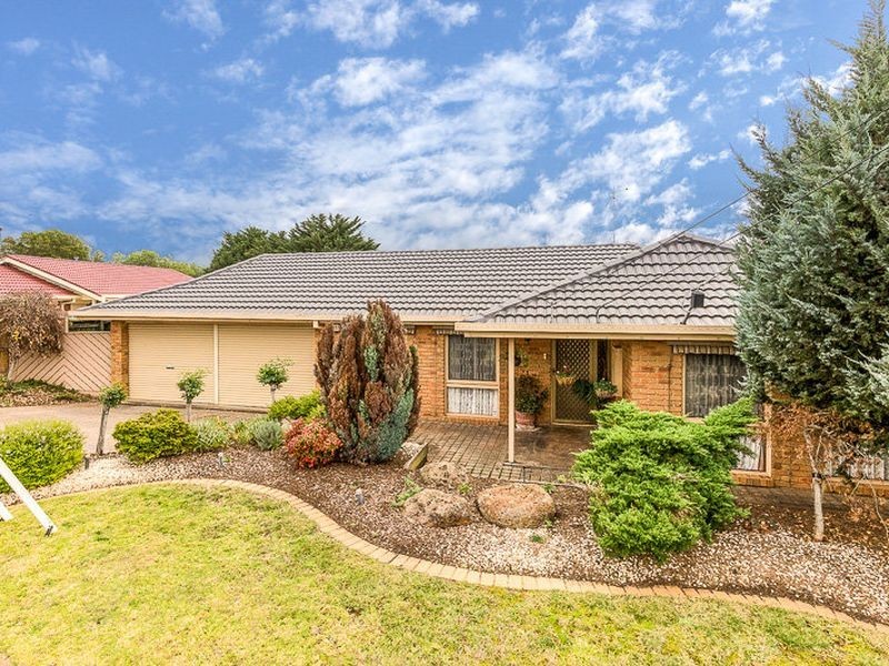 27 Sunbird Crescent, Hoppers Crossing VIC 3029