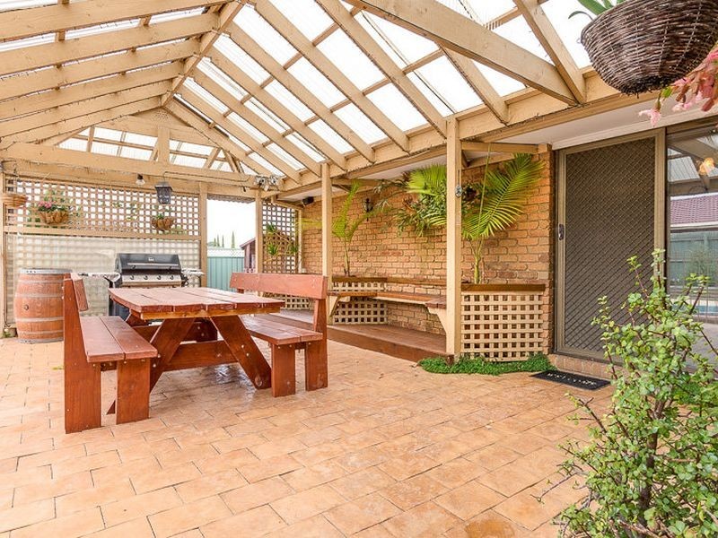 27 Sunbird Crescent, Hoppers Crossing VIC 3029