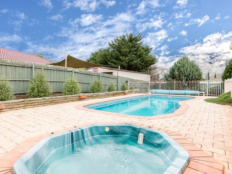 27 Sunbird Crescent, Hoppers Crossing VIC 3029