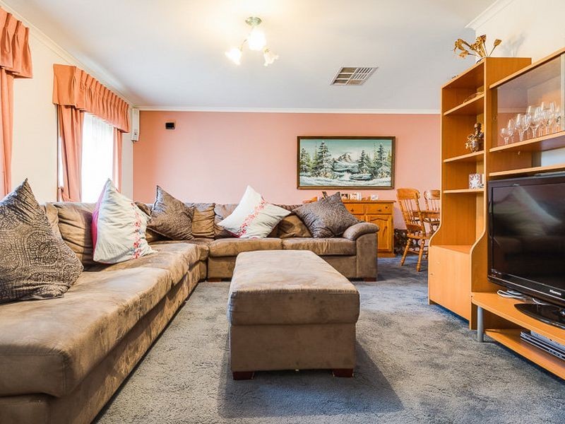 27 Sunbird Crescent, Hoppers Crossing VIC 3029