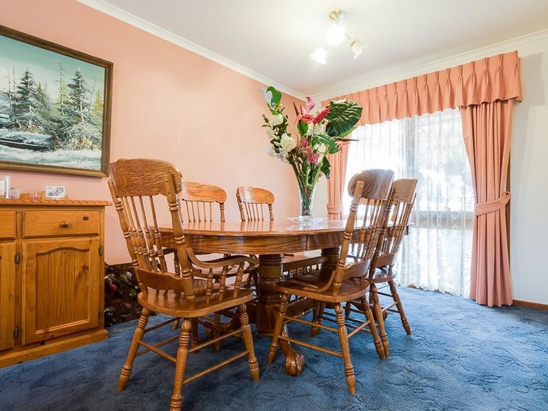 27 Sunbird Crescent, Hoppers Crossing VIC 3029