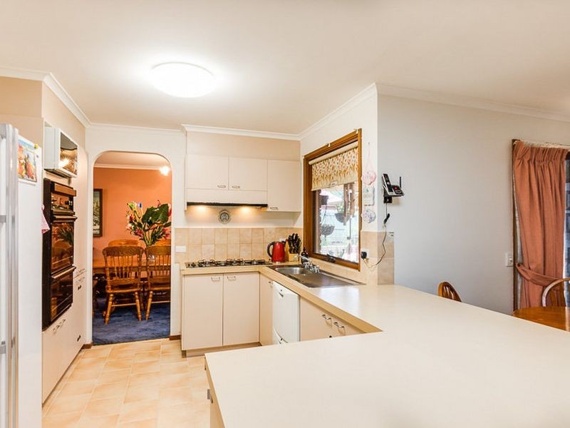 27 Sunbird Crescent, Hoppers Crossing VIC 3029