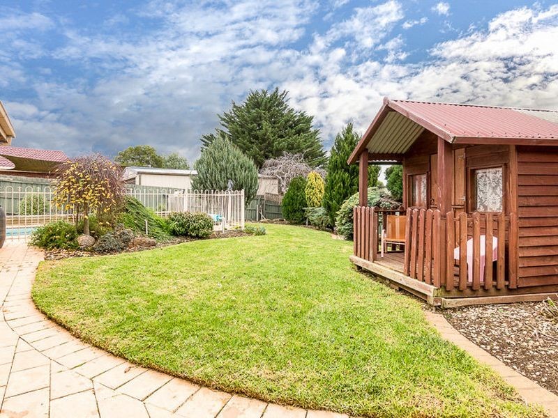 27 Sunbird Crescent, Hoppers Crossing VIC 3029