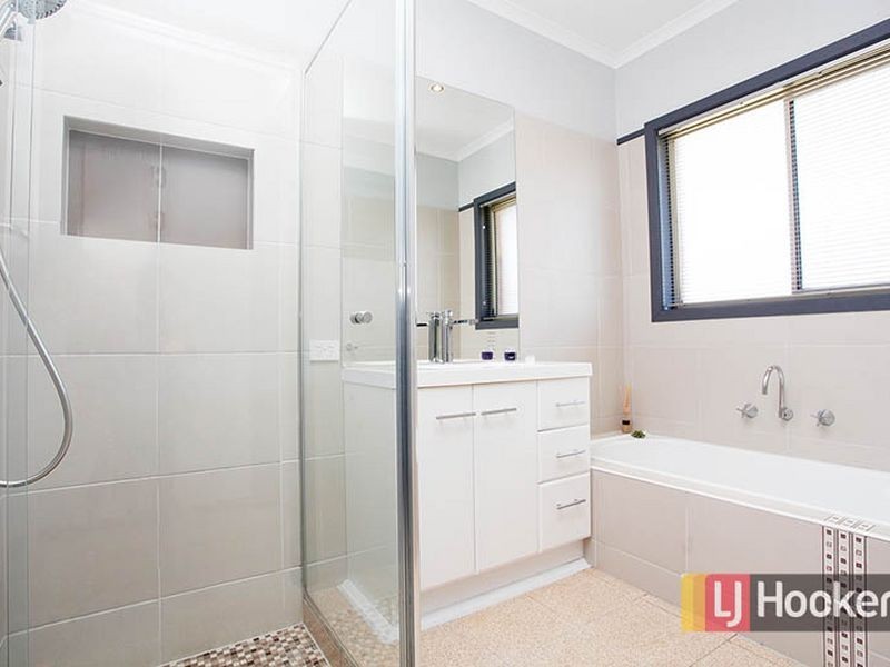 2/86 Hogans Road, Hoppers Crossing VIC 3029