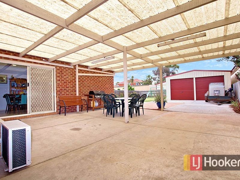 33 Maple Crescent, Hoppers Crossing VIC 3029