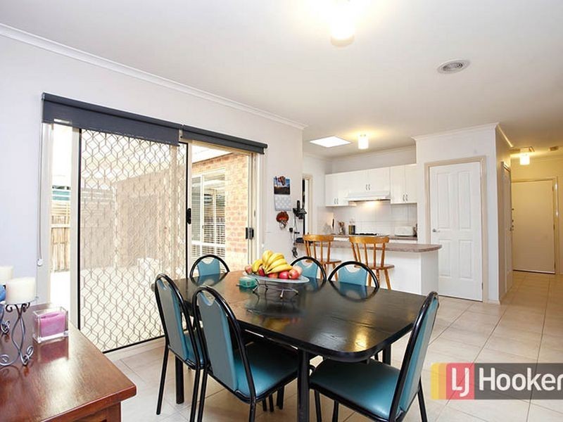 33 Maple Crescent, Hoppers Crossing VIC 3029