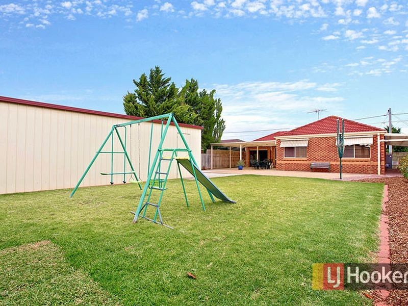 33 Maple Crescent, Hoppers Crossing VIC 3029
