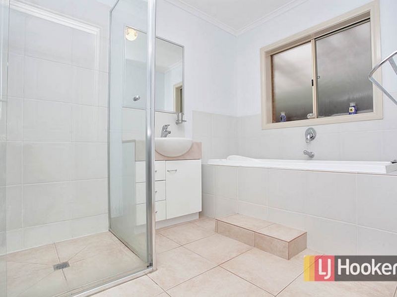 33 Maple Crescent, Hoppers Crossing VIC 3029