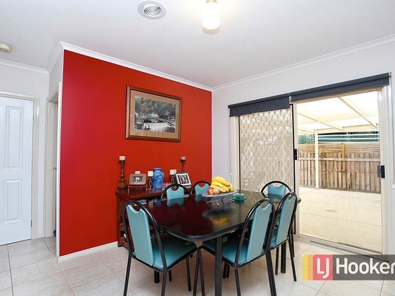 33 Maple Crescent, Hoppers Crossing VIC 3029
