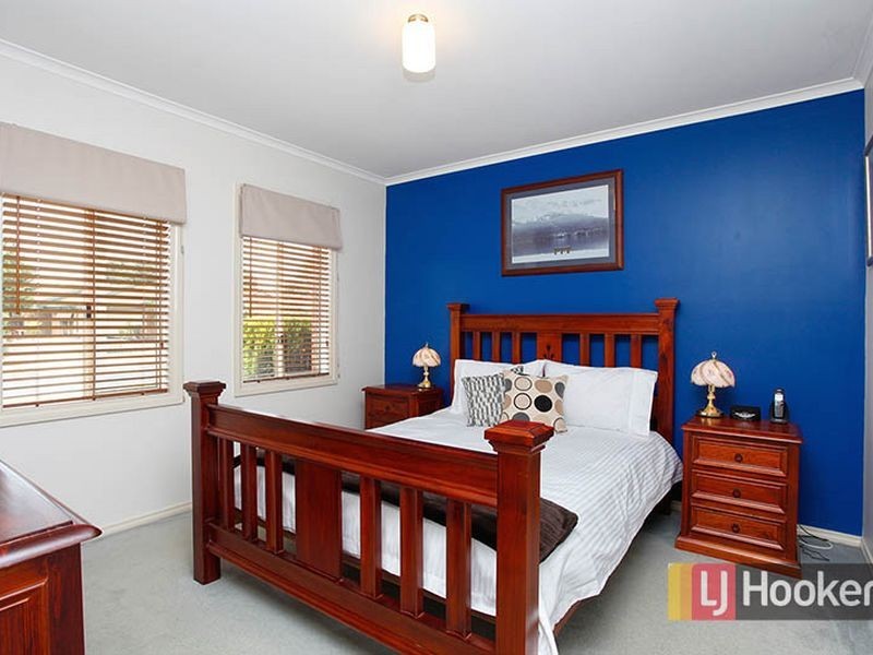 33 Maple Crescent, Hoppers Crossing VIC 3029