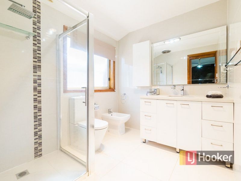 12 Thoroughbred Avenue, Werribee VIC 3030