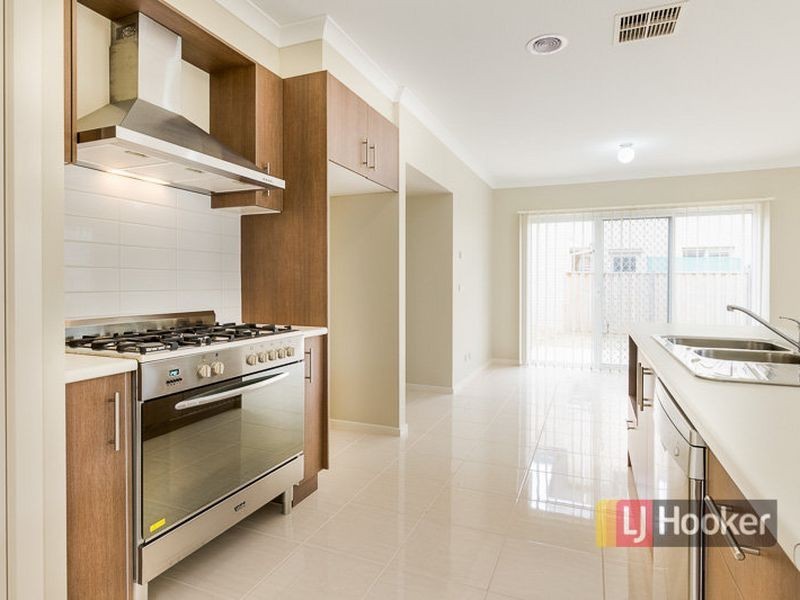 45 Sanctuary Lakes East Boulevard, Sanctuary Lakes VIC 3030