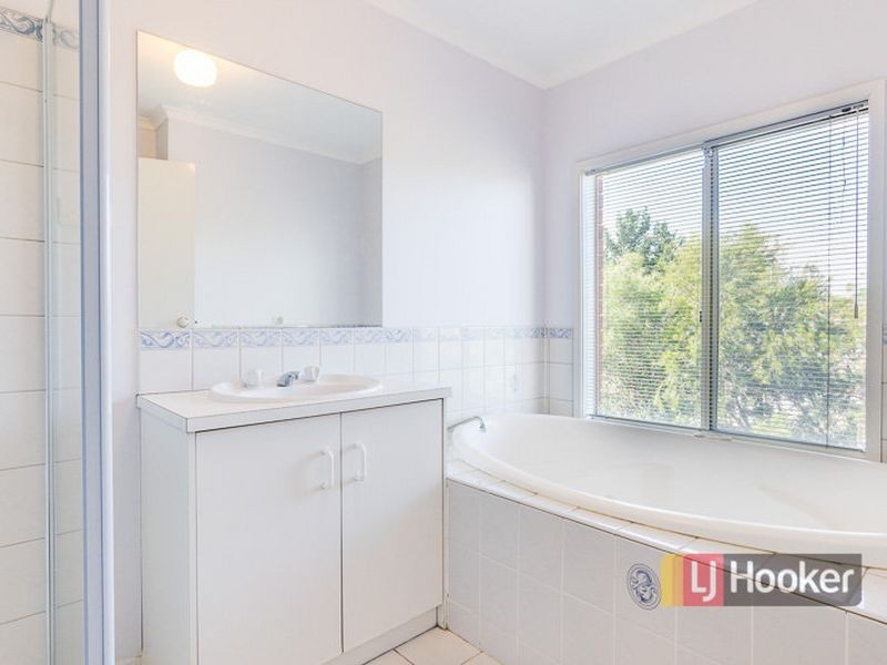 122 Wilmington Avenue, Hoppers Crossing VIC 3029